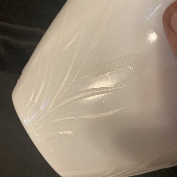 Hazel Atlas Platonite Milk Glass Embossed Wheat Ruffled Edge Bowl.​ - Picture 4 of 6